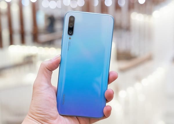 Review điện thoại Huawei Y9s, màu xanh gradient rất bắt mắt